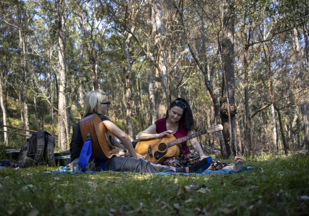 Members Mona Verdour and Cath Russell co-writing at Songwriting Retreat - Image by Jelightly